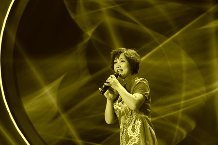 LUANNAN COUNTY - JANUARY 3: The PingJu performers on the stage, in the ChengZhaoCai grand theater, January 3, 2014,luannan county, hebei province, china.のeditorial素材