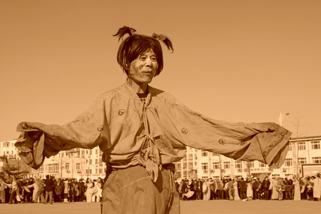LUANNAN COUNTY - FEBRUARY 10: Buffoon wearing colorful clothes, performing yangko dance in the street, during the Chinese Lunar New Year, February 10, 2014, Luannan County, Hebei Province, China.のeditorial素材