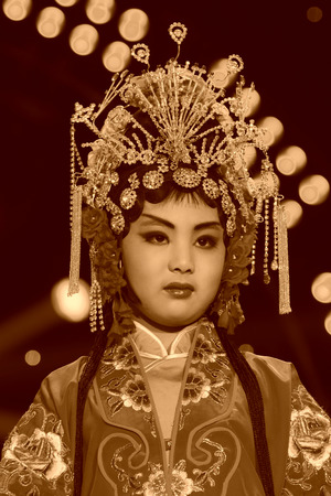 LUANNAN COUNTY - JANUARY 6: The actor dressed in red on the stage, in the ChengZhaoCai grand theater, January 6, 2014,luannan county, hebei province, china.のeditorial素材