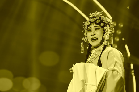 LUANNAN COUNTY - JANUARY 3: The female role in Chinese opera on the stage, in the ChengZhaoCai grand theater, January 3, 2014,luannan county, hebei province, china.のeditorial素材