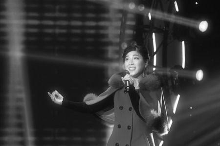 LUANNAN COUNTY - JANUARY 3: The PingJu performers on the stage, in the ChengZhaoCai grand theater, January 3, 2014,luannan county, hebei province, china.のeditorial素材