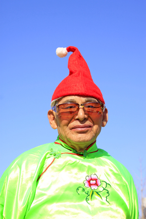 LUANNAN COUNTY - MARCH 1: traditional Chinese style yangko dance performances in the square, on march 1, 2015, Luannan County, Hebei province, Chinaのeditorial素材