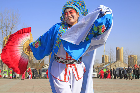 LUANNAN COUNTY - MARCH 3: traditional Chinese style yangko dance performances in the square, on march 3, 2015, Luannan County, Hebei province, Chinaのeditorial素材