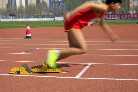 LUANNAN COUNTY - APRIL 14: long-distance runner ready to start, April 14, 2015, Luannan County, Hebei Province, Chinaのeditorial素材