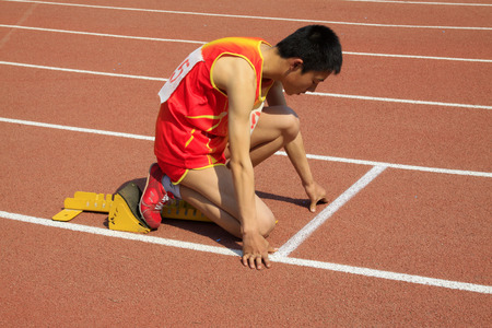 LUANNAN COUNTY - APRIL 14: short distance runner ready to start, April 14, 2015, Luannan County, Hebei Province, Chinaのeditorial素材