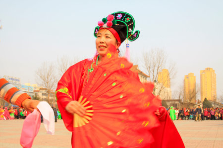 LUANNAN COUNTY - MARCH 7: traditional Chinese style yangko dance performances in the square, on march 7, 2015, Luannan County, Hebei province, Chinaのeditorial素材