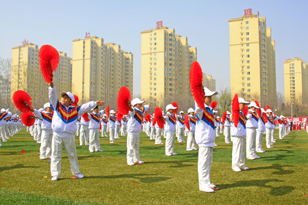 LUANNAN COUNTY - APRIL 14: Group gymnastic performance at the athletics meeting, April 14, 2015, Luannan County, Hebei Province, Chinaのeditorial素材
