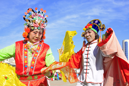 LUANNAN COUNTY - MARCH 4: traditional Chinese style yangko dance performances in the square, on march 4, 2015, Luannan County, Hebei province, Chinaのeditorial素材
