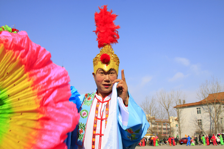LUANNAN COUNTY - FEBRUARY 26: traditional Chinese style yangko dance performances in the square, on February 26, 2015, Luannan County, Hebei province, Chinaのeditorial素材