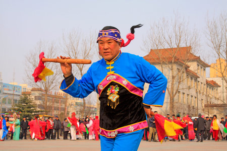 LUANNAN COUNTY - MARCH 6: traditional Chinese style yangko dance performances in the square, on march 6, 2015, Luannan County, Hebei province, Chinaのeditorial素材