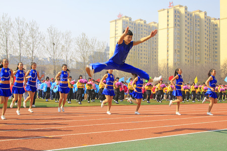 LUANNAN COUNTY - APRIL 14: Group gymnastic performance at the athletics meeting, April 14, 2015, Luannan County, Hebei Province, Chinaのeditorial素材