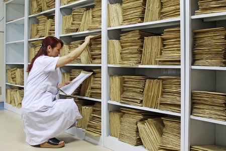 Luannan - June 29: a woman was looking for archives in the hospital, on June 29, 2015, luannan county, hebei province, Chinaのeditorial素材