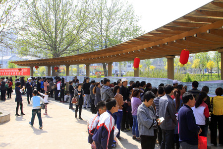 Luannan - April 26: people at the scene of the riddle contest activities, on April 26, 2015, luannan county, hebei province, Chinaのeditorial素材