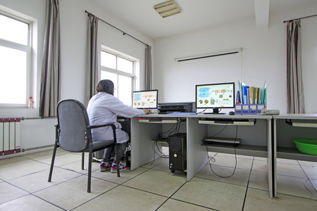 Luannan County - September 28: Technicians were monitor equipment operation, on September 28, 2015, luannan county, hebei province, Chinaのeditorial素材