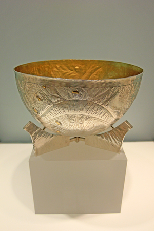 Edinburgh - December 22: Gold-plated carved bowl in the National Museum of Scotland, on December 22, 2015, Edinburgh, UK.のeditorial素材