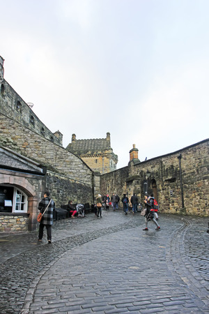 Edinburgh - December 21: Visitors playing in the Edinburgh castle, December 21, 2015, Edinburgh, UK.のeditorial素材