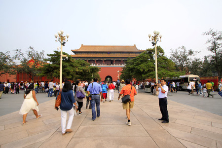 Visitors outside the Imperial Palace,  Beijingのeditorial素材