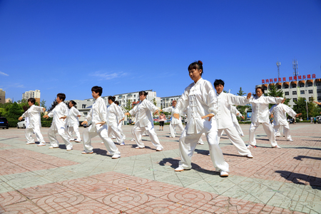 Tangshan - August 8: Chinese Kungfu-Tai Chi exercise in the park, August 8, 2016, tangshan city, hebei province, China 
のeditorial素材