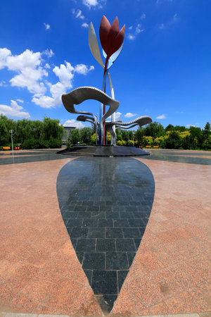 Luannan County-June 28, 2018: Urban sculptures in Beihe Park Square, Luannan County, Hebei Province, Chinaのeditorial素材
