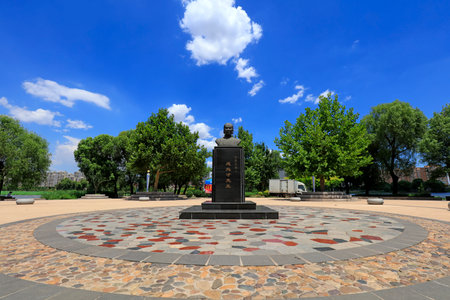 Luannan County-June 28, 2018: The sculpture of Mr. Cheng Zhaocai, the founder of the drama, is in the park, Luannan County, Hebei Province, Chinaのeditorial素材