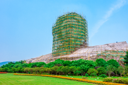 A cat theme statue is being repaired in the orange state of changsha, hunan province, China.のeditorial素材