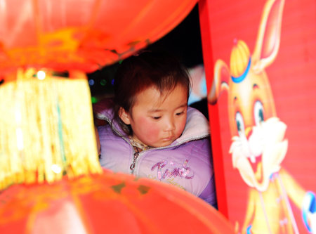 Anhui province Huaibei city Chinaï¼2011 February 17, is the 15th day of lunar New Year, China is a traditional Chinese Lantern Festival, view Lantern , the fireworks, make dumplings are traditional Chinese folk custom.のeditorial素材