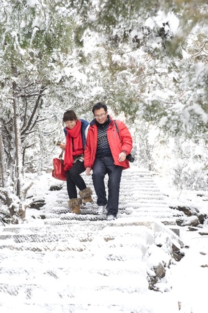 anhui huaibei.China-On December 29, 2012, anhui huaibei city down the first snow, the pair of lovers in phase mountain national forest park.のeditorial素材