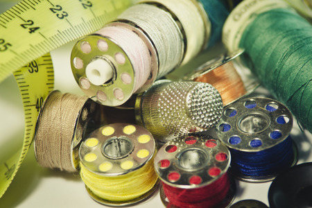 Old thread spools and thimbleの写真素材