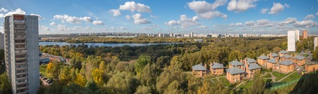 Kapotnya 5 Kvartal, and Brateevo, outskirts of UVAO Moscow, Russia. Autumn view of city, park and Moscow River. 1st October, morning.のeditorial素材