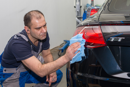 Moscow. Russia. April 06, 2017. A man polishes a black car audi ttのeditorial素材