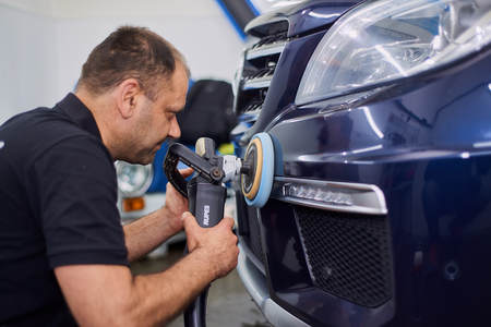 Moscow. Russia. May 29, 2018. A man polishes a blue Mercedes car ml.のeditorial素材