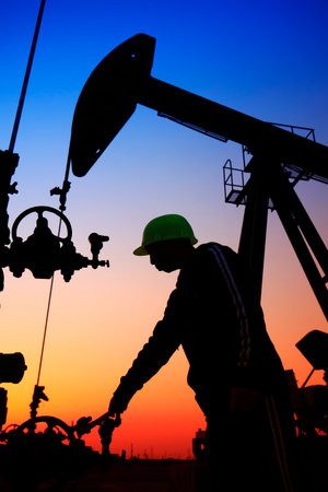 oil field, the oil workers are workingのeditorial素材