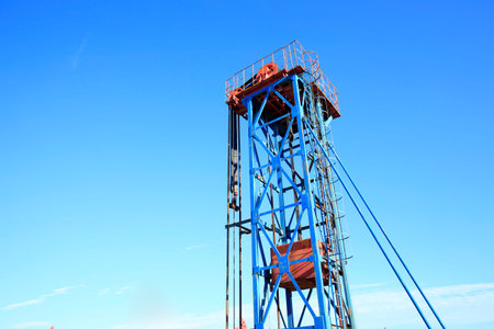 Tower type pumping unit