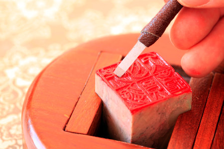 Chinese craftsman carving a stone sealのeditorial素材
