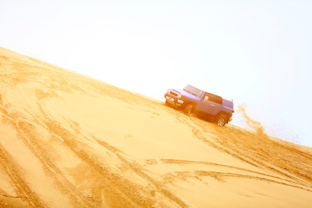 Off-road vehicle traveling in the desertの写真素材
