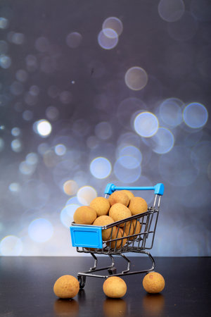 The fresh longan is in the shopping cart. The longan is on the wooden tableの写真素材