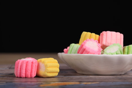 Candies of all colors are on the plateの写真素材