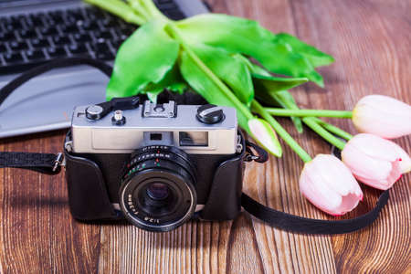 Retro camera on a wooden table, close-upの写真素材