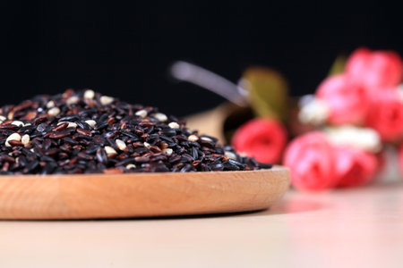 Black rice, Close-up of Black Rice, studio shotの写真素材