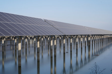 Solar photovoltaic panels on the water, solar photovoltaic system, photovoltaic power systemの写真素材