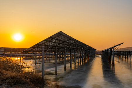 Solar photovoltaic panels on the water in the evening, solar photovoltaic system, photovoltaic power systemの写真素材
