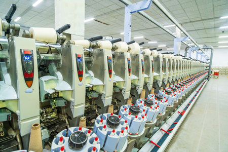 Spinning mill production workshop, the new type of spinning equipment at work
