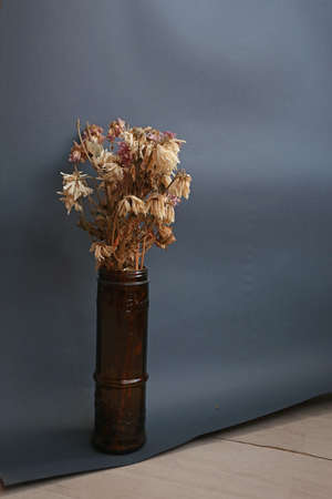 designer vase with dried flowers on a gray background. Concept: dead flowersの写真素材