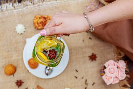 citrus tea in handの写真素材