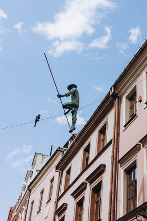 Lublin, Poland- May 10, 2023: Sculpture of Rope Walkers at highline at Market Square. Equilibrist or balance master in old town. The view of the statue in the city center on the old streetのeditorial素材