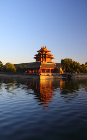 Palace turret under sunset with reflection in waterのeditorial素材