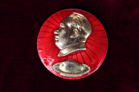 MAO zedong badge with sb on itのeditorial素材