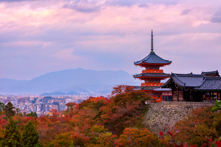 Sunrise over Sanjunoto pagoda and Kiyomizu-dera Temple in the autumn season, Kyoto, Japanのeditorial素材