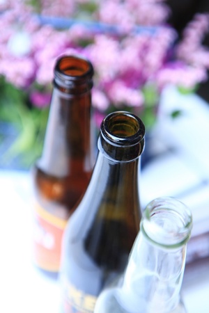 beer in restaurant with flowerのeditorial素材