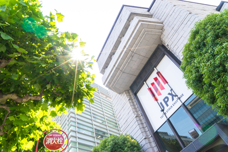 modern office building of tokyo stock exchange with sunbeamのeditorial素材